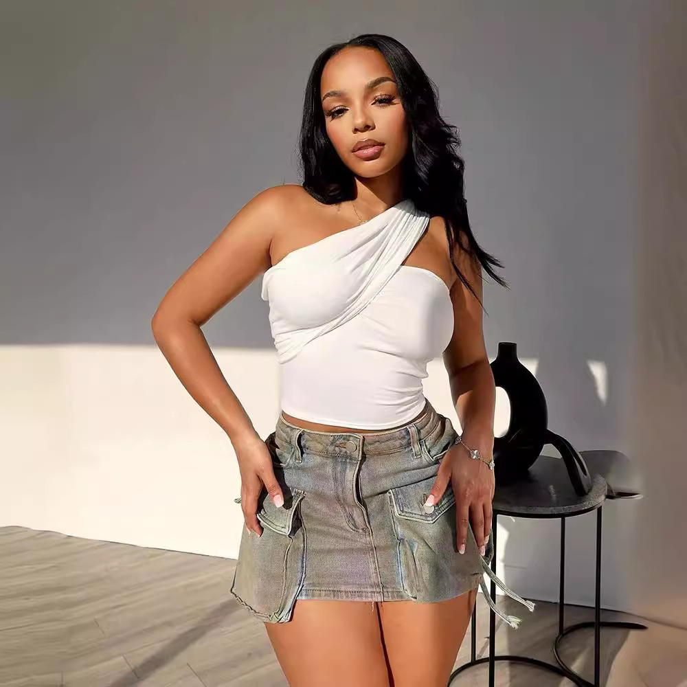 Spot new European and American cross-border women's clothing 2024 simple style slanted shoulder bandeau two sleeveless cropped tops