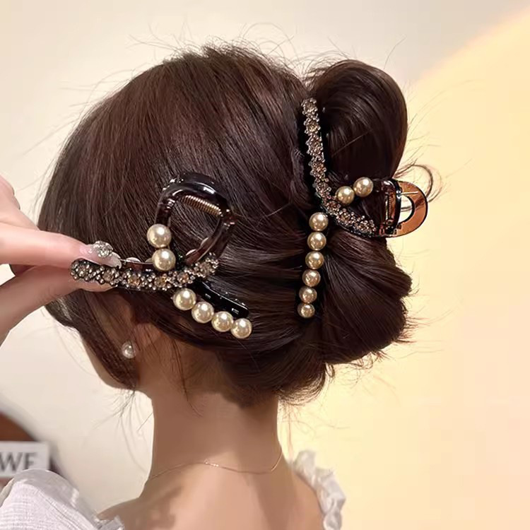 2024 new high-end large pearl diamond scratch clip light luxury glitter diamond shark clip back head plate hairpin hairpin