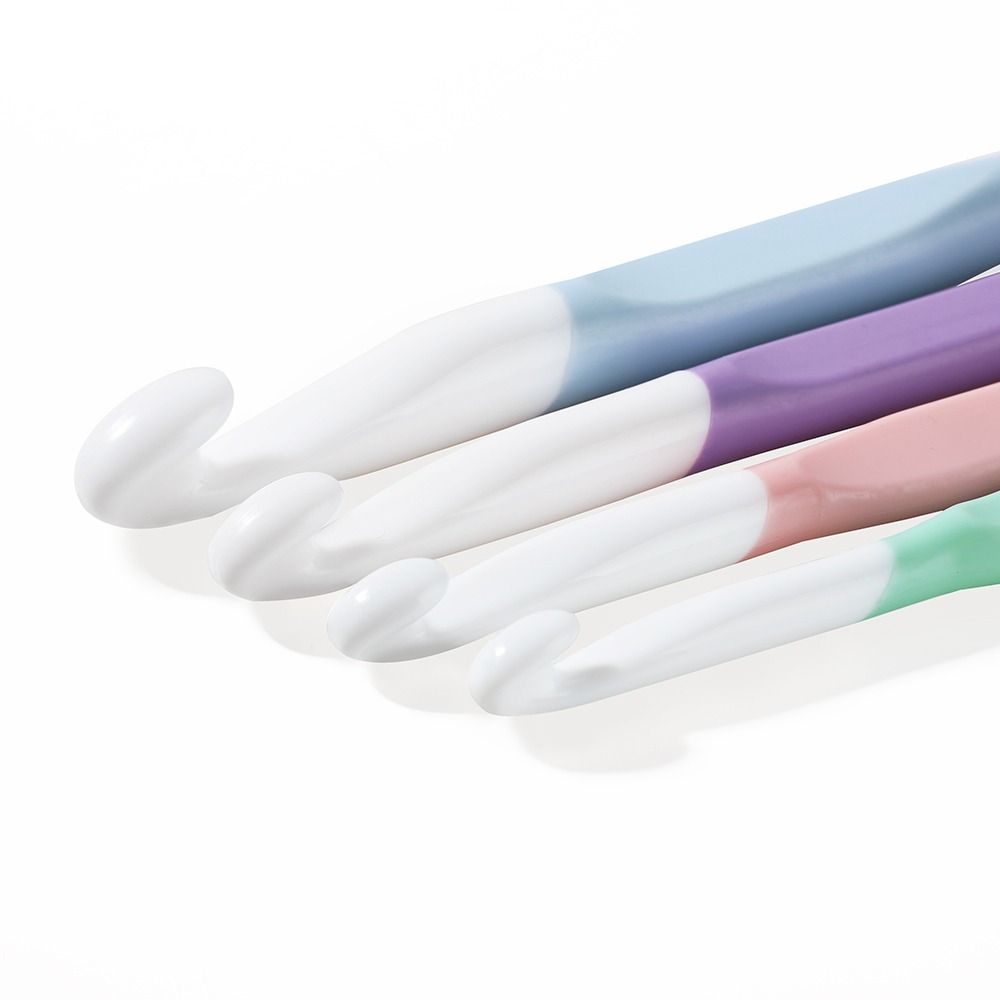 HOT 4Pcs Large Crochet Hooks Set Ergonomic Non-Slip Crochet Hooks for Beginners Crochet Hook Extra Long Plastic Crochet Needles