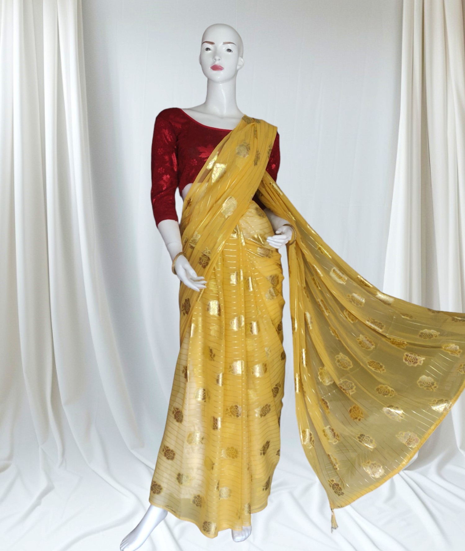 💚 Refreshing Green Shade - Elegant floral print with subtle golden touch. ✨ Premium Quality Fabric - Soft, lightweight, and comfortable for long wear. 👌 Perfect Drape - Flows beautifully, giving a graceful traditional look. 🌸 Versatile Wear - Ideal