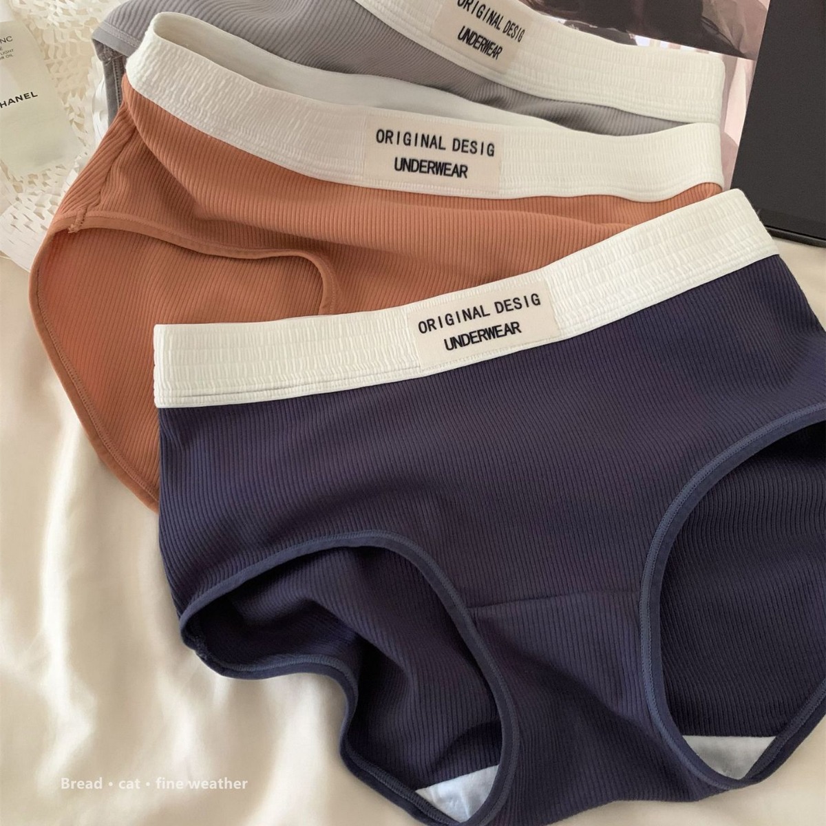 New high quality retro contrasting underwear women's cotton antibacterial mid-high-waisted belly wrapping hip girls cotton girls