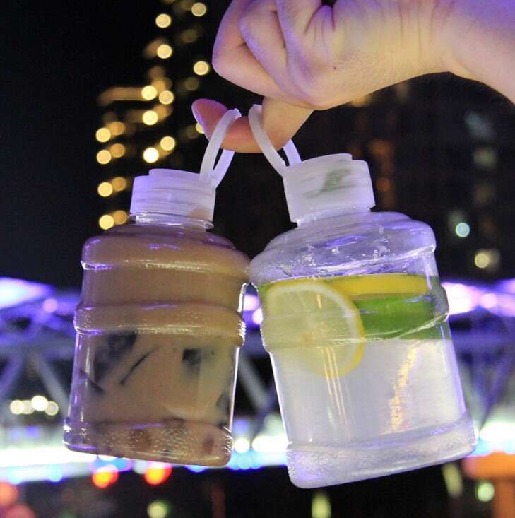 Disposable plastic milk tea cup transparent handheld mini bucket 500ml 650m beverage PET creative juice bottle