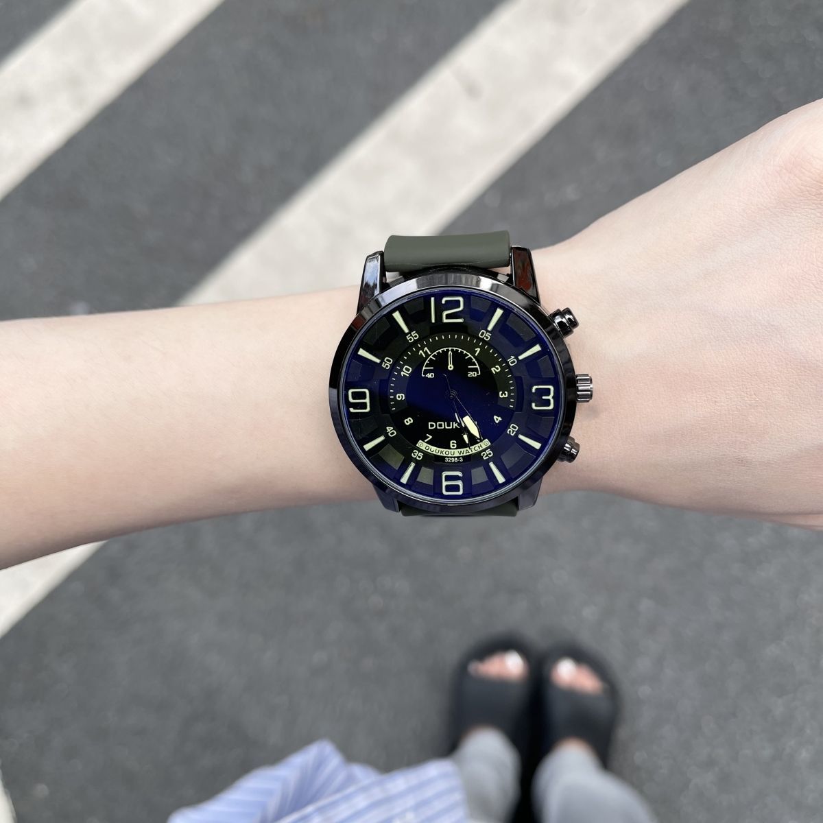 Men's Watch Simple Elegant Fashionable Personality Digital Outdoor Sports Large Dial Quartz Watch for Men and Women