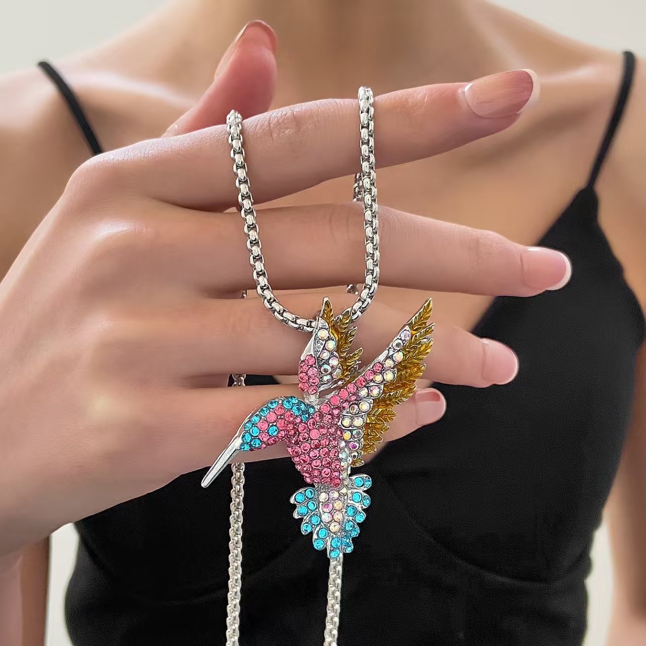 【Top Picks】Creative Bird Necklace Ins Niche Vintage Design Ethnic Hummingbird Pendant Men's Woolen Chain