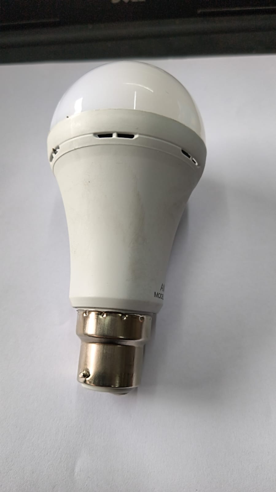 WHITE LED RECHARGABLE LED BULB + BATTERY MULTIFUNCATIONAL LED EMERGENCY ENERGY SAVING LAMP - 7 WATT