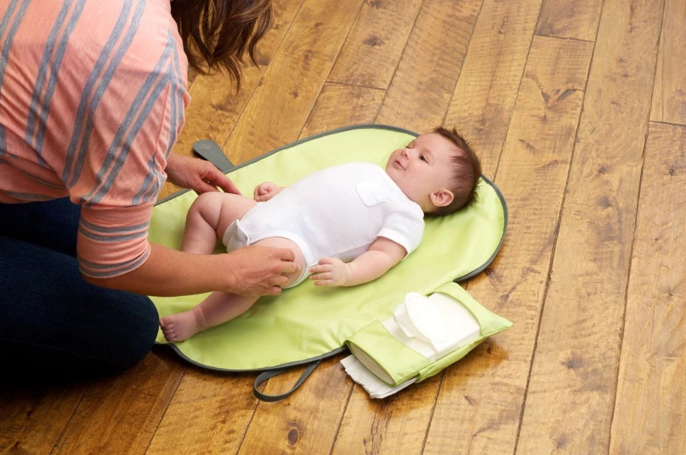 Bizzy Best Quality Waterproof baby changing Clutch mat sheet portable diaper changing pad