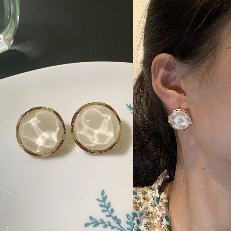Retro French Style Water Wave Gold Plated Geometric Round Earrings Simple Design Stud Jewelry for Women