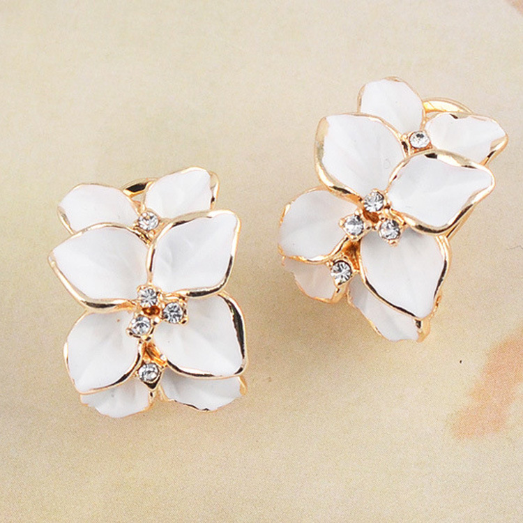 【Happy LifeStore】Rose Gold Color Crystal Enamel Black/White Gardenia Flower Earrings With Fashion for Wo