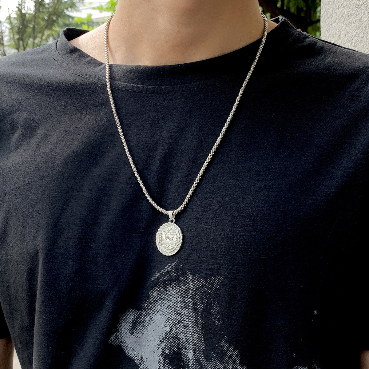 【Mega Sale】New Retro Queen's Head Necklace Men's Trendy Fashion All-match Popular Men's