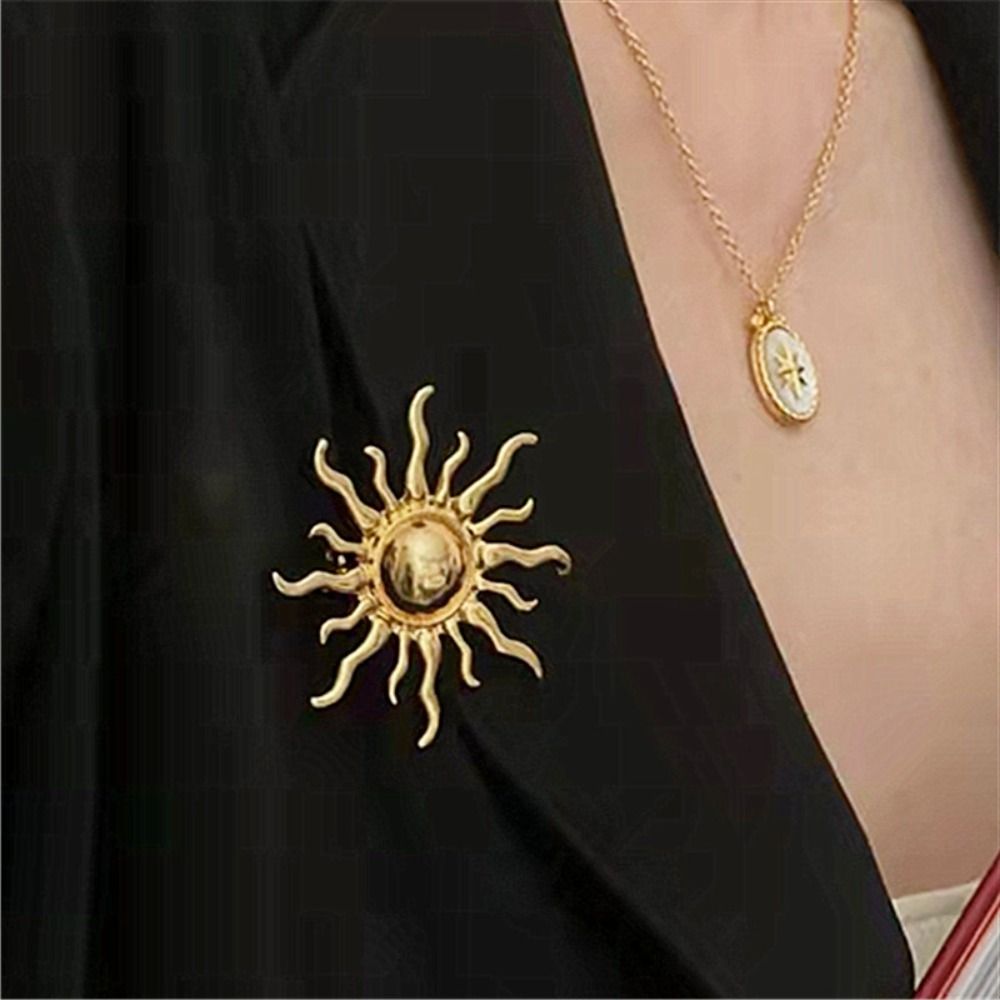 Vintage Gold Color Sun Shape Brooch Retro Style Metal Sunflower Pins Brooch Antique Jewelry Enamel Sun Pins Lady Jewelry