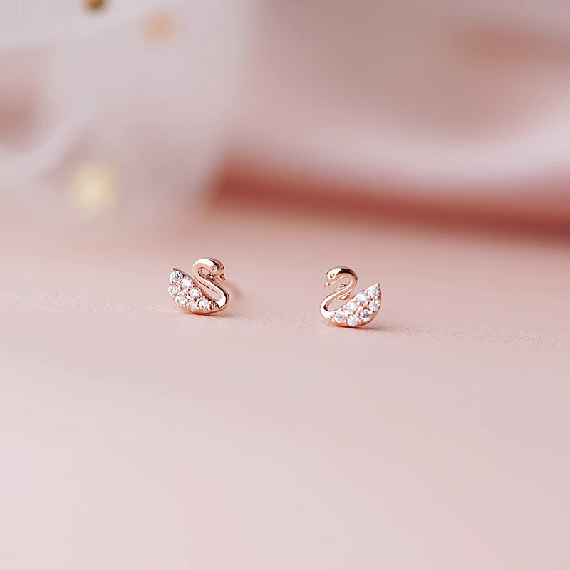 【New arrivals】Swan Women's Light Niche Flash Diamond Earrings Cute Student Girl Earrings 2023 New Arrival