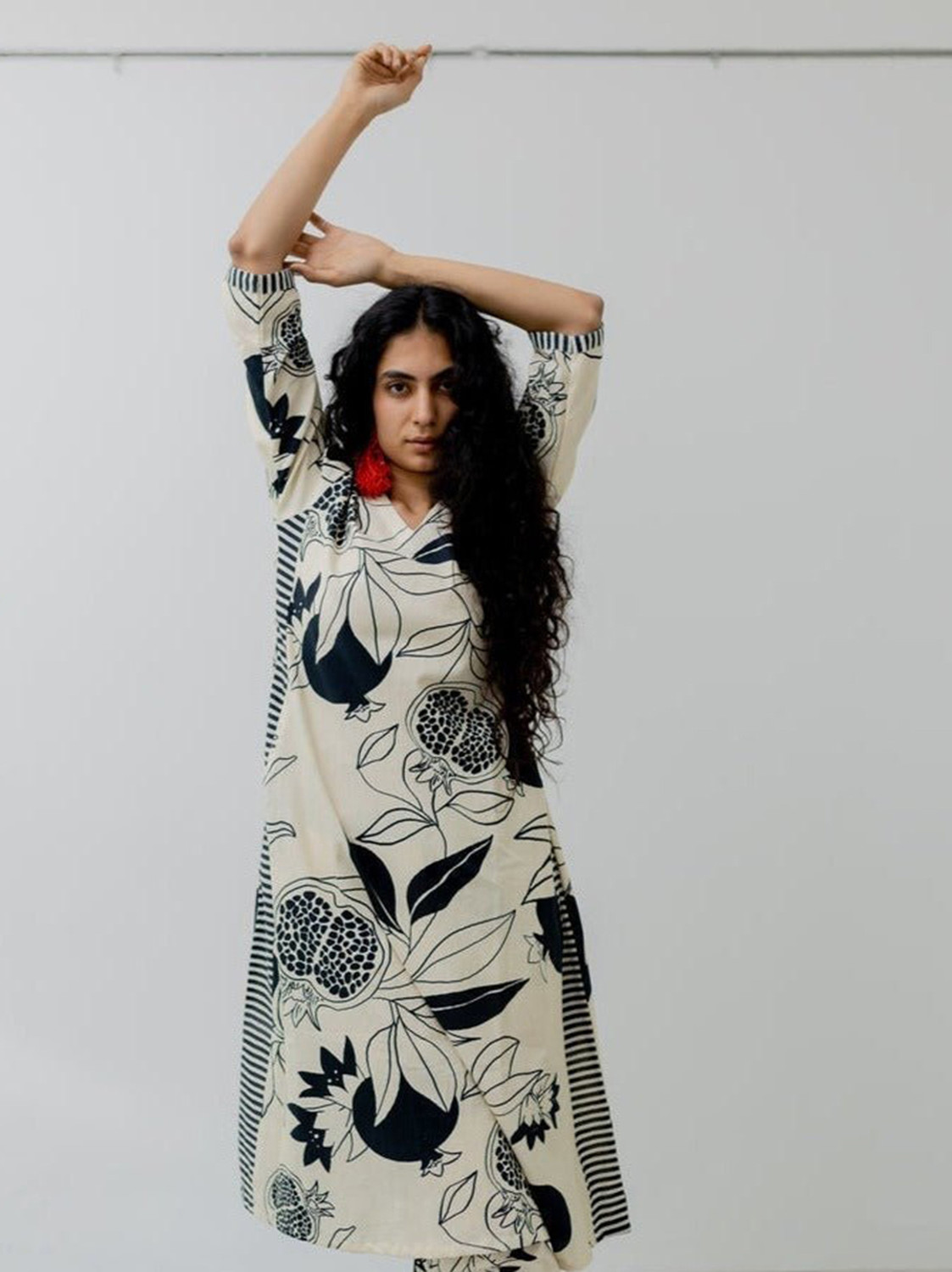 Fabdale White Floral Printed V-Neck Kurta Pant Co-ord Set | Wedding, Party & Festive Wear (RYEX009)