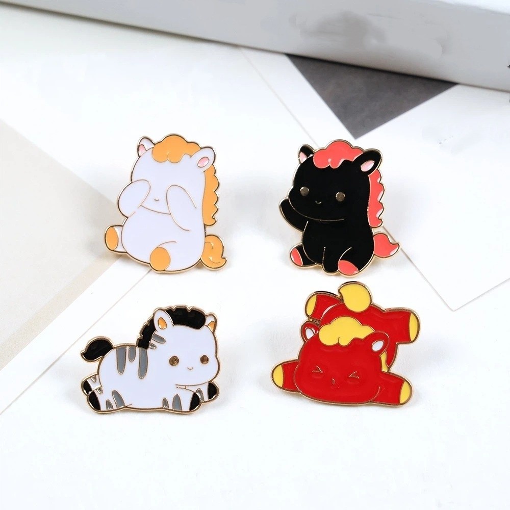 Cute Cartoon Zodiac Horse Brooch Zinc Alloy Unisex New Year Lapel Pins Chinese Style Animal Brooch Spring Festival