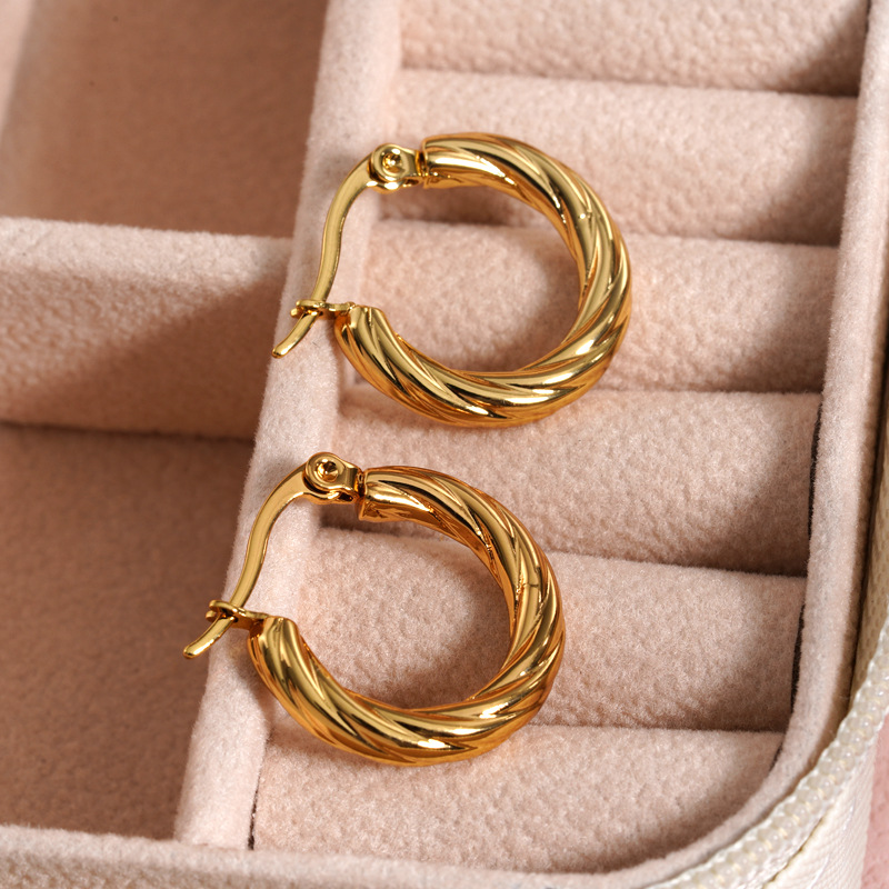 European and American New Vintage 18K Stainless Steel Ins Earrings Women's Light Luxury Titanium Steel C-Shaped Thread Earrings Earrings Earrings Wholesale
