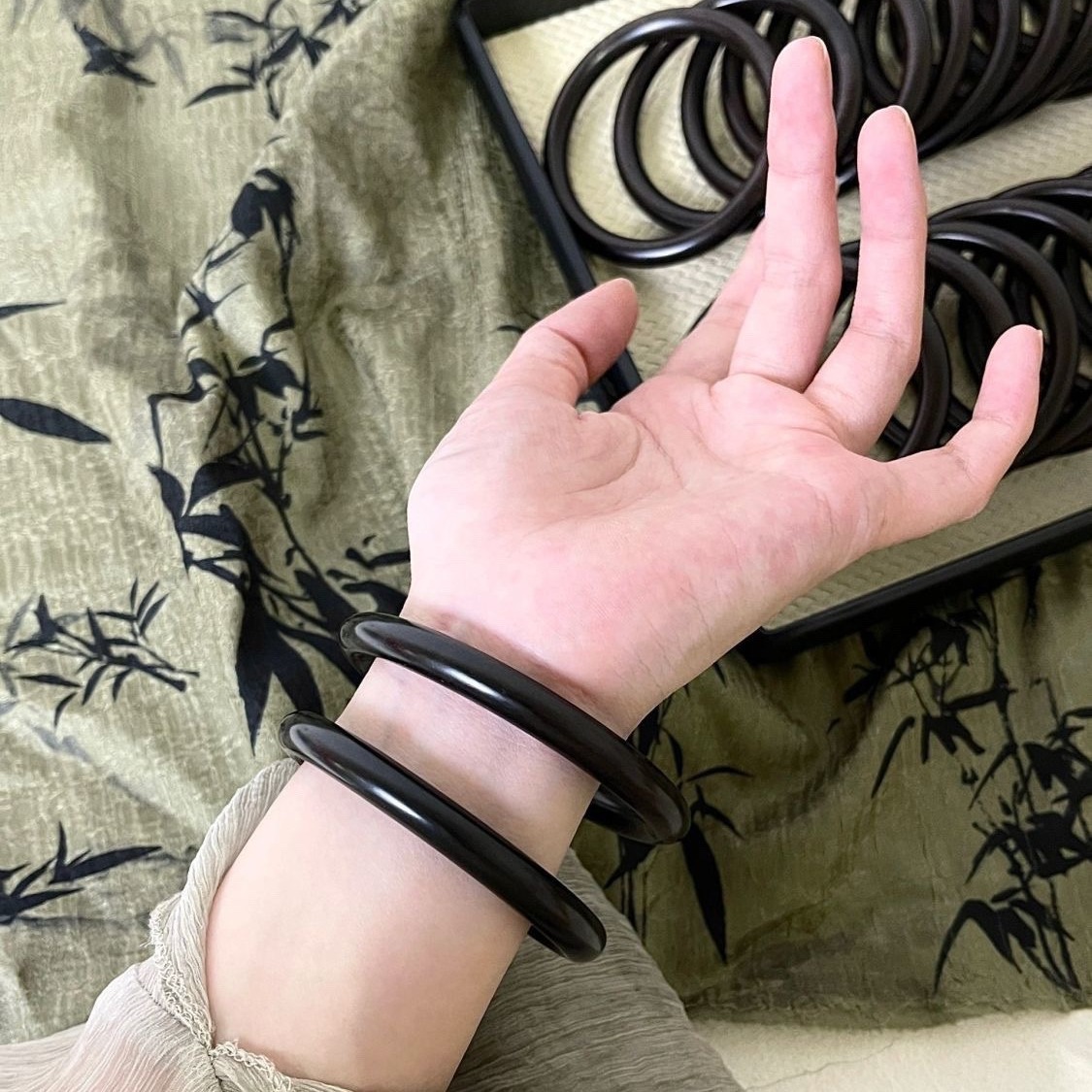 【Mega Sale】Glass Jade Style Round Thick Jingle Bracelet Ice-transparent All-match Clothing Accessories Bracelet Little Red Riding Book Same Style