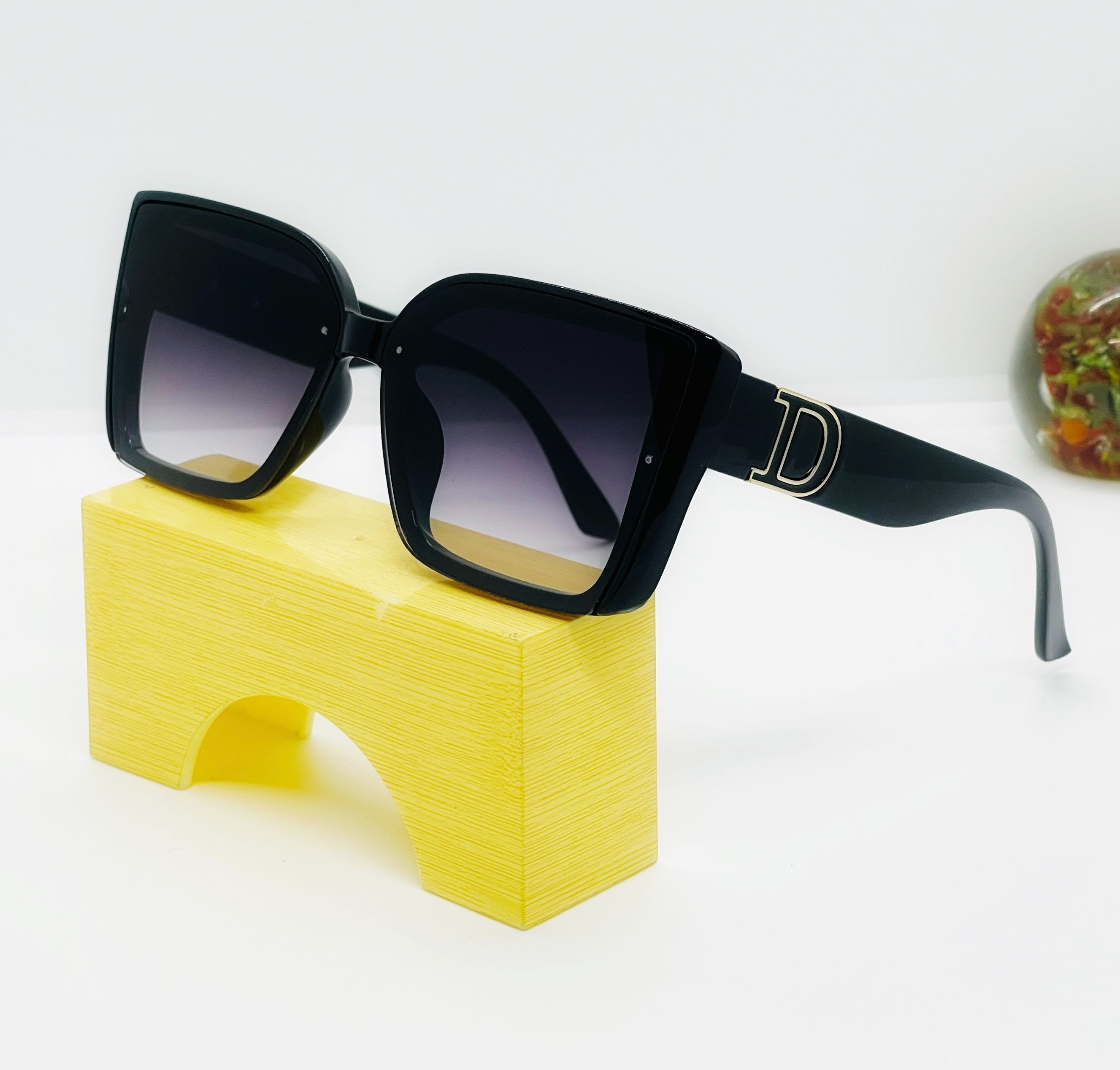 New Elegant Women Fashion Square Full Rim Sunglasses - Black Frame with Gold Accents