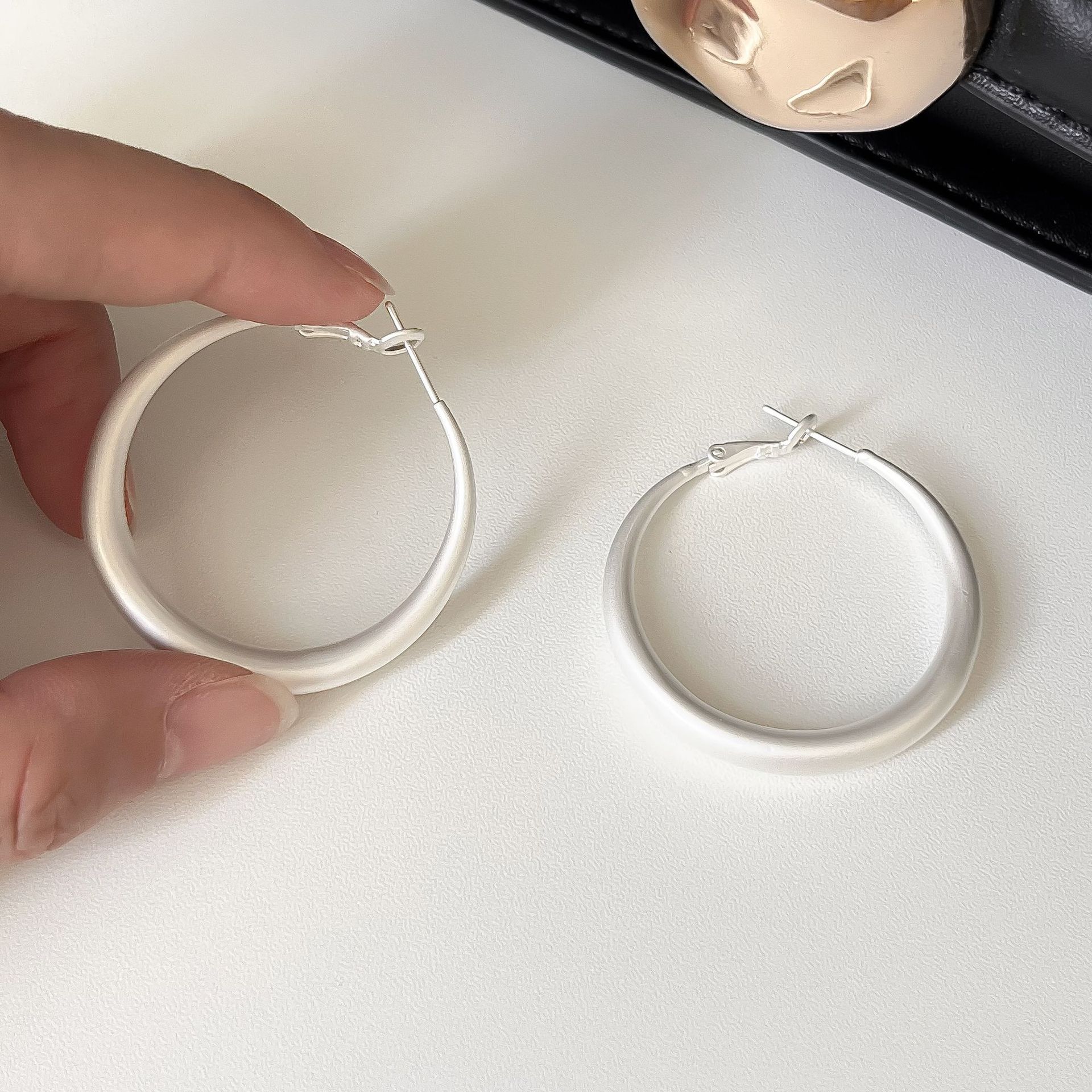 【Special offer】Cold Style Piece Ring Earrings Retro Circle Earrings Copper Plated Real Gold Niche High-end Elegant Light Luxury Simple Women