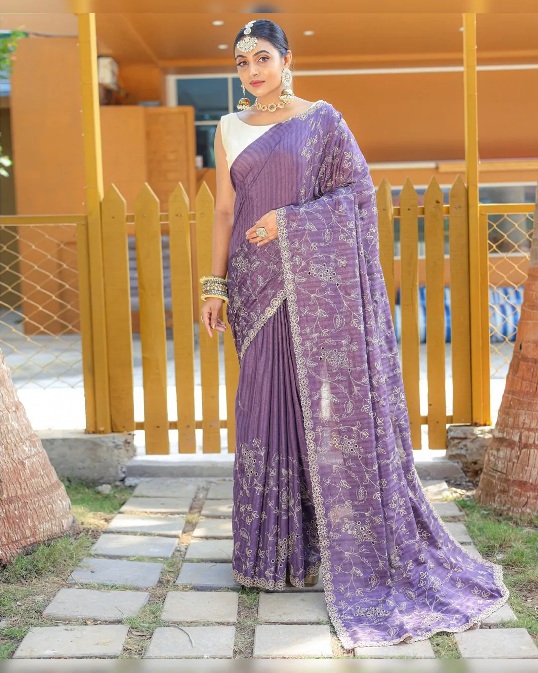 Elegant Pure Soft Silk Saree with Floral Thread Handwork & Designer Cutwork Border By Sapnaaz Fashion