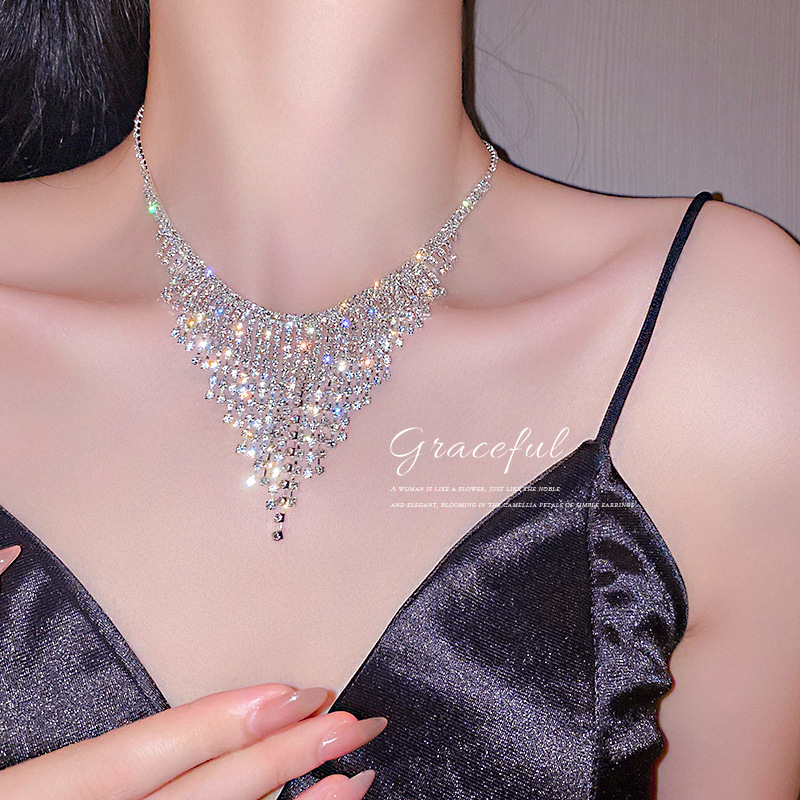 European and American fashion diamond-encrusted tassels, exaggerated necklaces, ins style, light luxury, clavicle chain, simple, niche, cold style, jewelry women