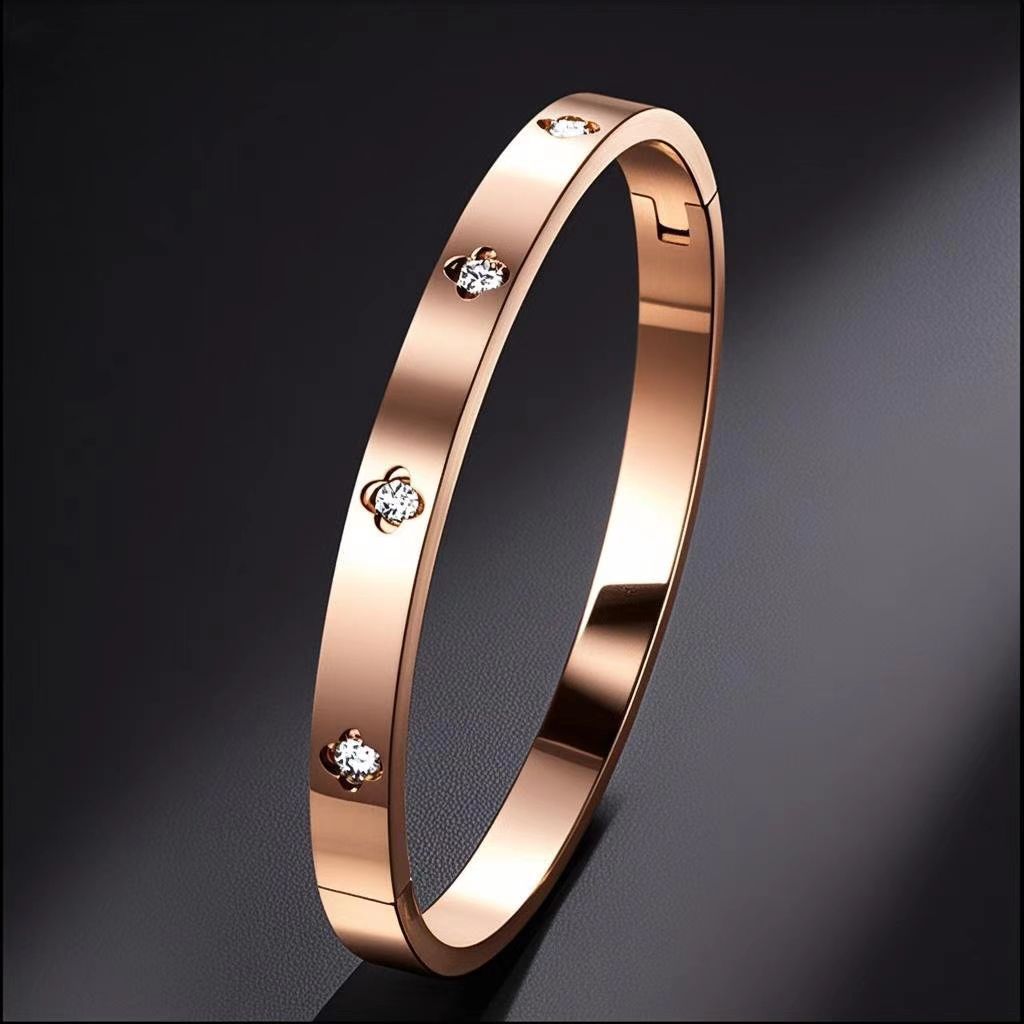 Titanium steel bracelet for women does not fade wholesale niche high-end sense antique lady girls stainless steel baby's breath new model