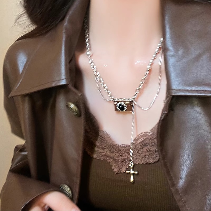 【New arrivals】Vintage Brown Pendant Women 2024 New Niche Design Personalized Hip-Hop Stacked Chain