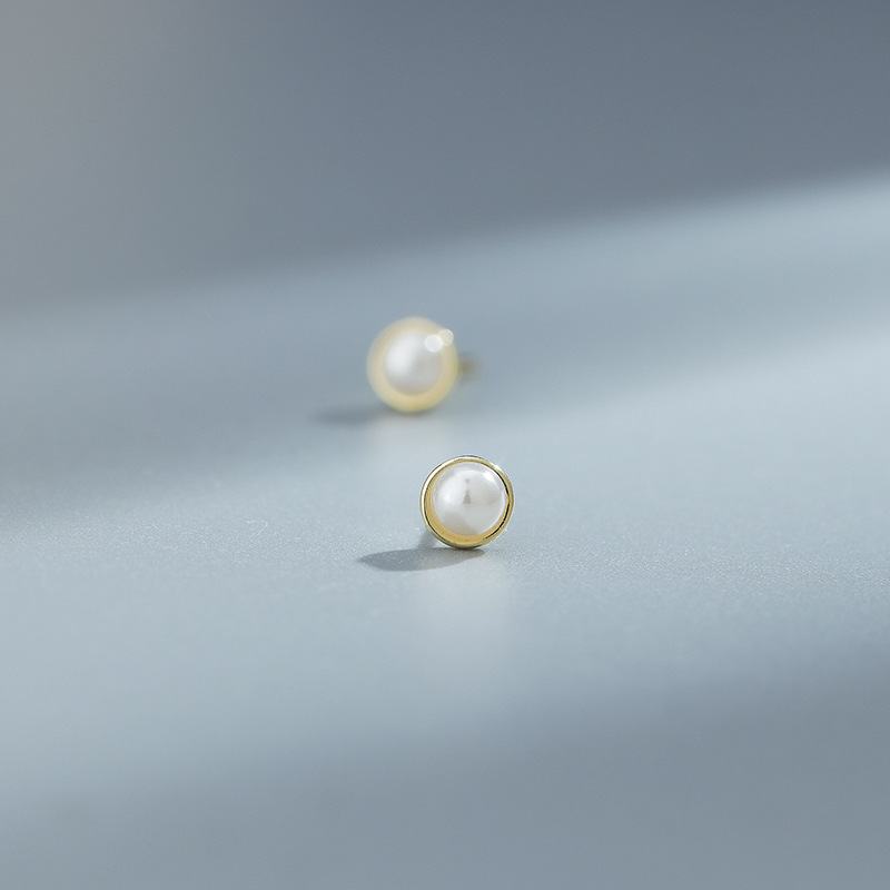 【New arrivals】Vintage Earrings Women's Fashionable Elegant Round Earrings Korean Style Simple Student Golden Mini Earrings