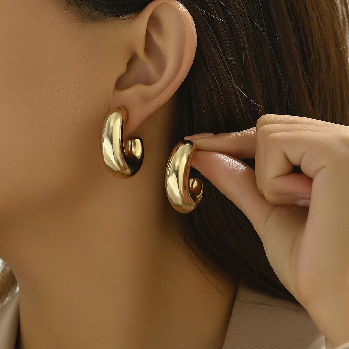【New Arrivals】Chubby Acrylic Color Plated Earrings Caterpillar C Type Light Luxury Hollow Earrings Earrings for Women