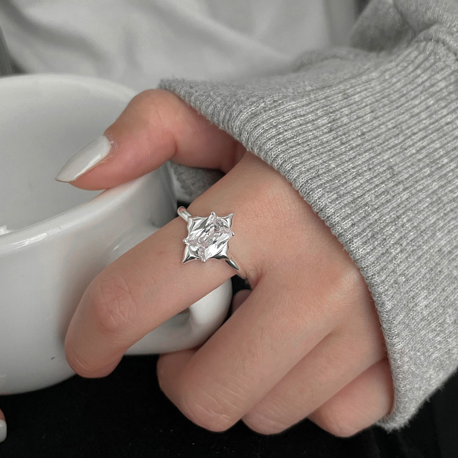 【Best Price Guaranteed】Open Crystal Ring Female Student Niche Design Fashion Light Luxury Personalized Ins Trendy Cool Stone Transparent Finger Ring