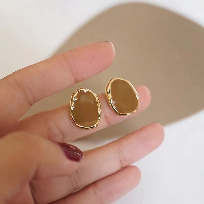 【New arrivals】Retro Geometric Oval Milk Tea Color Earrings Women's Super Simple Earrings Niche Design Sense Earrings