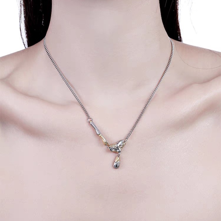 【Fresh designs】Neutral Wind Wilderness Gold Design High-grade Necklace Female Hot Girl Sweet Cool Light Luxury Niche Clavicle Chain