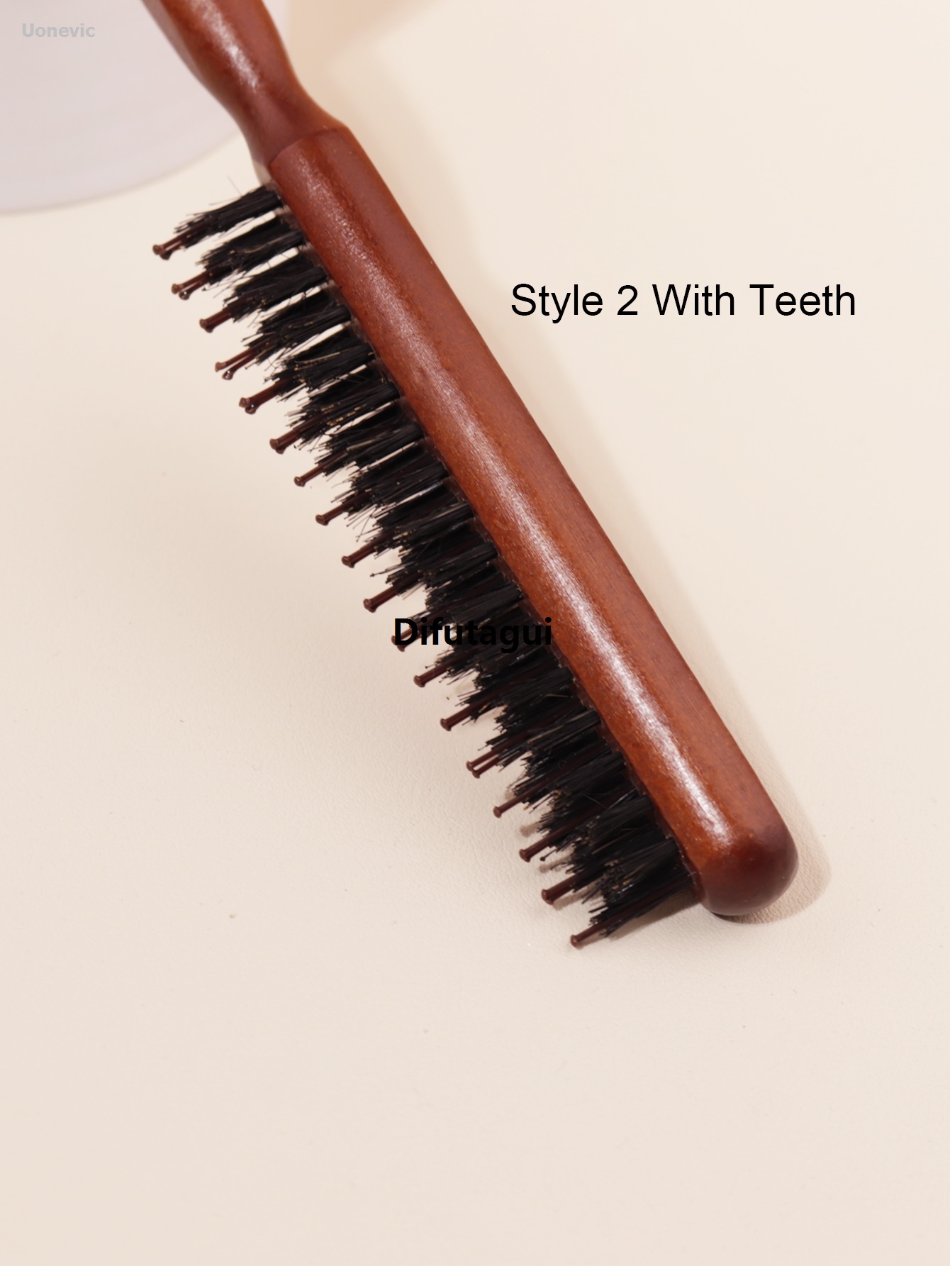 Difutagui Fluff up, smooth out and control the edges, comb back, used for tearing Fashion a wooden old partition with a rat tail comb, used for the edges.