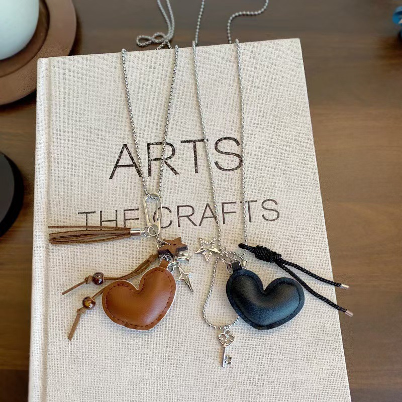 【Good sharing!】Ins Blogger Brown Love String Necklace 2024 New Leather Retro Woolen Chain Necklace Chain for Women