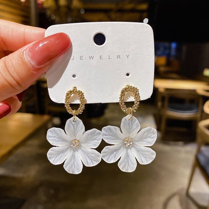 Fashionable Transparent Earrings Trendy White Flower Drop Earrings