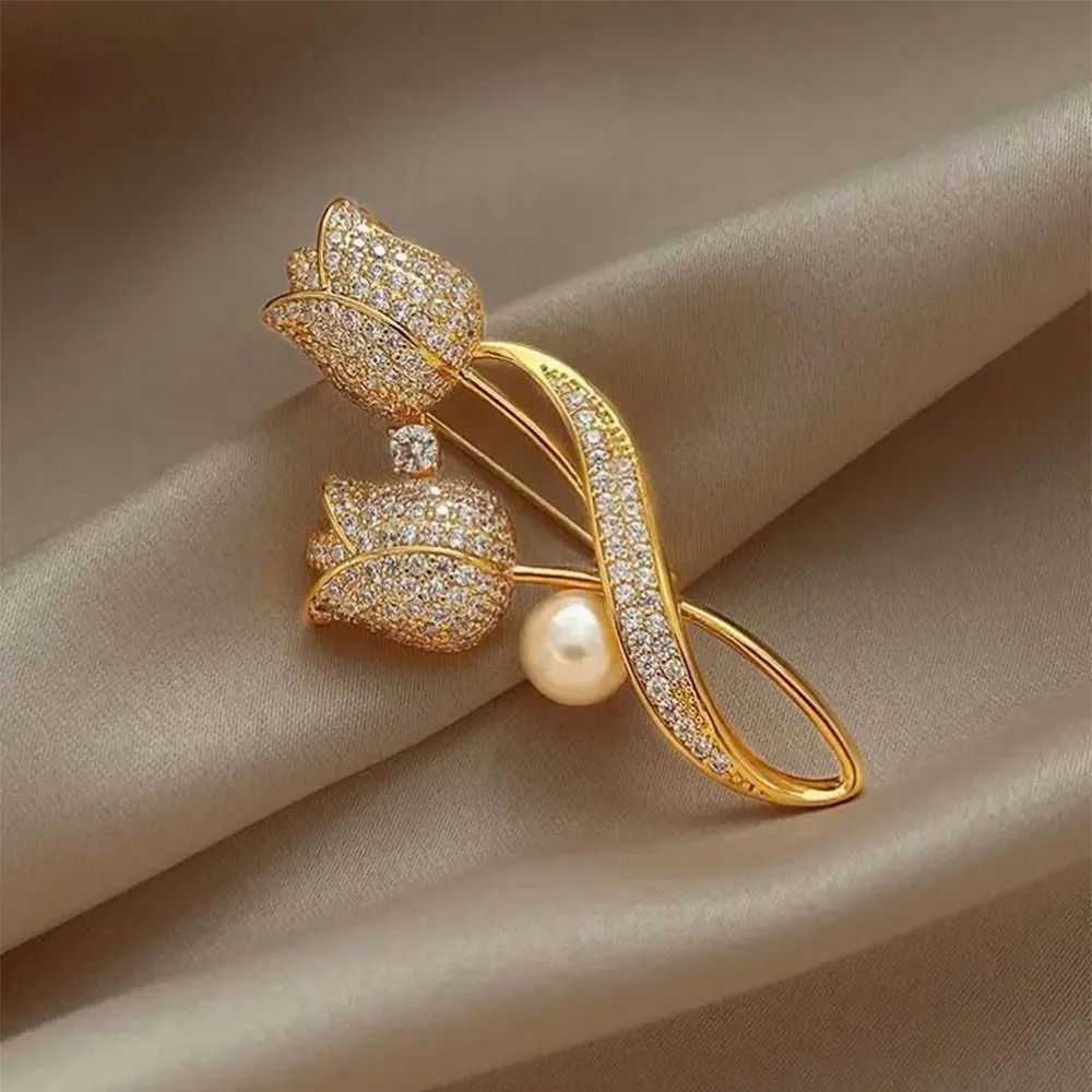 New Golden Brooch Pins Tulip Flower Imitation Pearl Lapel Pins Full Of Rhinestone Metal Pins Clothing Bags Accessories