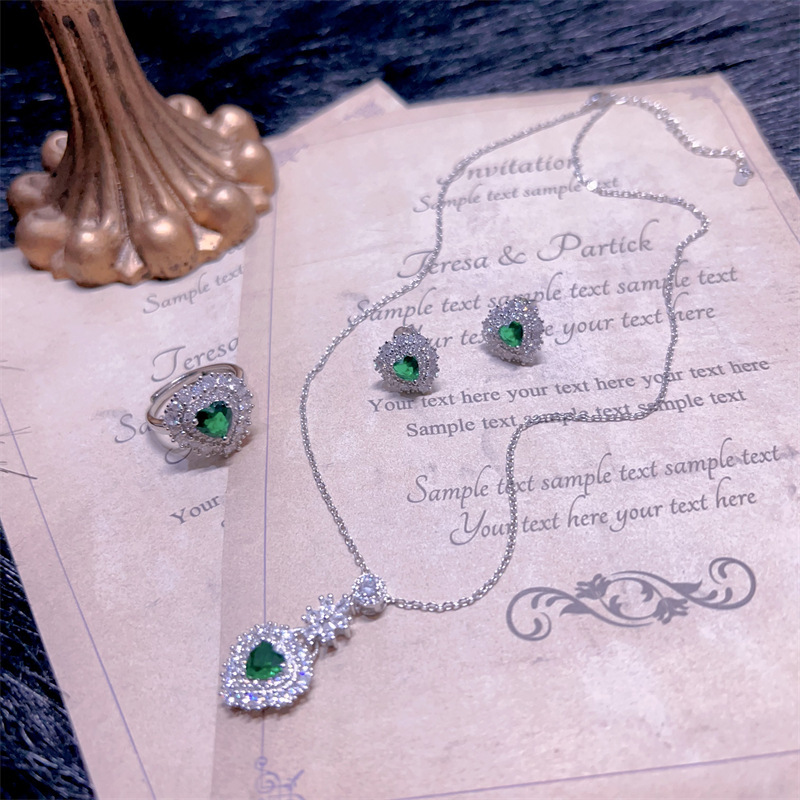 【Fashion-forward】European-style Light Full Diamond Emerald Color Treasure Heart-shaped suit Micro-inlaid Zircon Ring Necklace Elegant for Women