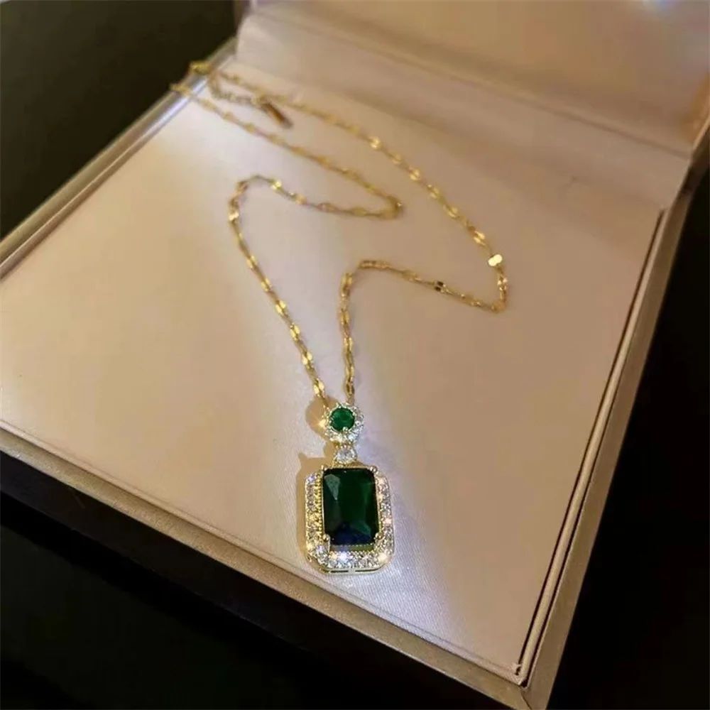 Luxury Emerald Pendant Necklace for Women - Retro Zircon Crystal Clavicle Chain, Elegant & Sexy Female Jewelry
