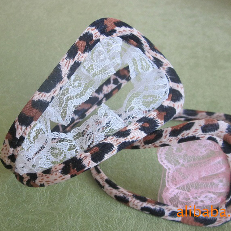 Manufacturers supply a variety of women's fashion hollow C-line pants, leopard print wild panties, C-line pants