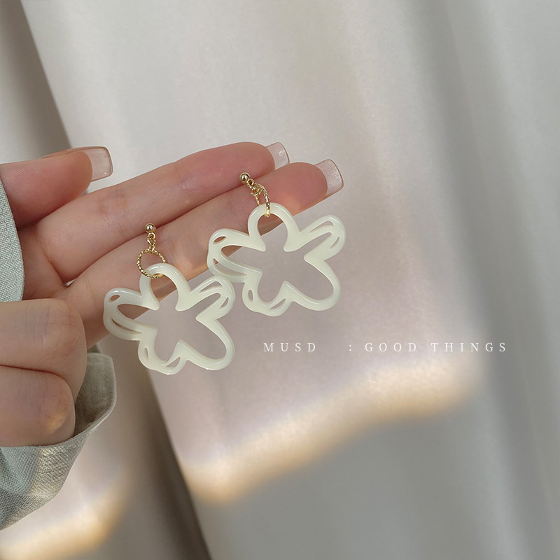 【New Arrivals】Hollow Petals White Flower Earrings Fairy Style French Sweet Ear Clip Without Ear Holes Women's Retro Elegant Earrings