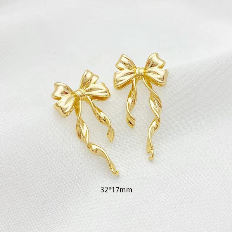 Chic Gold Bowknot Stud Earrings - Elegant Big Metal Statement Jewelry for Stylish Wome