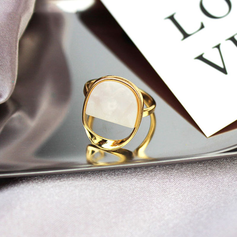 【Qian poem li Store】SRCOI Half Oval White Imitation Stone Hollow Gold Color Metal Finger Ring 2019 Fashion Ring For Party Jewelry