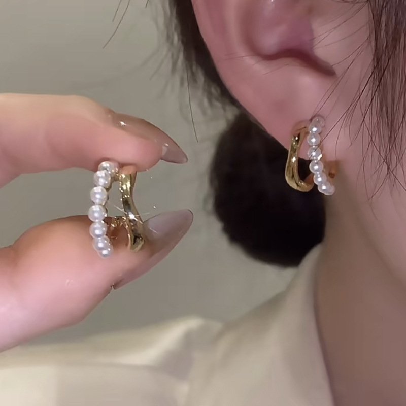 1 Pair Wavy Golden Earring With Pearl - Cute Hoop Earring For Casual, Party & Professional Wears - Simple & Elegant Cuff Earrings For Women, Girls & Teens (Best Gift Ever)