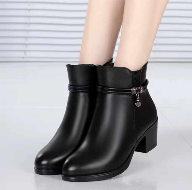 Fashion Ankle Boots Women's Black Round Toe High Heels Autumn and Winter Chunky Heels Rhinestone Leather Boots Bota Feminina