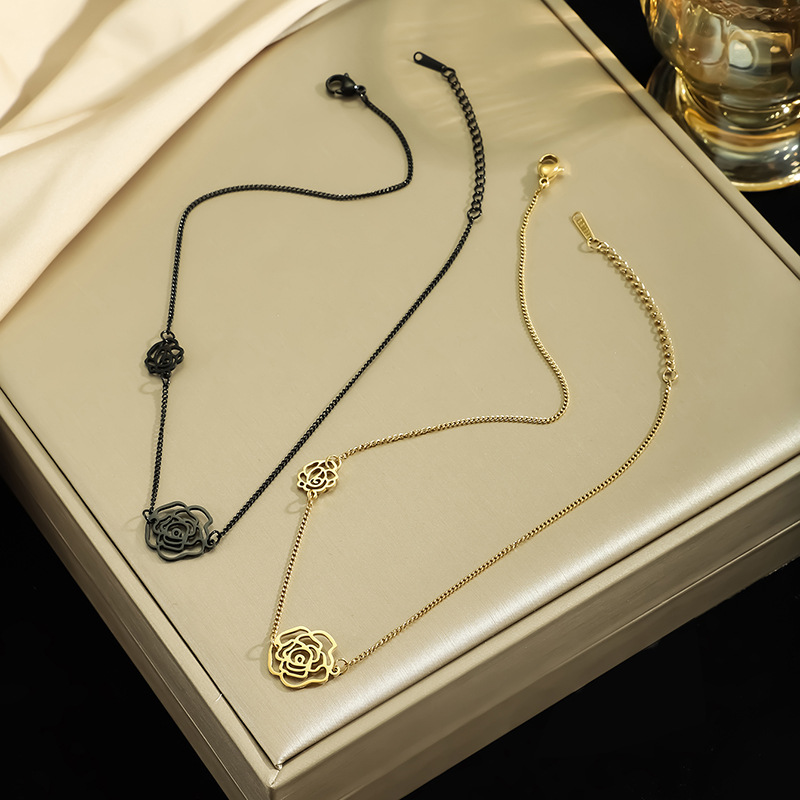 【New arrivals】New Style Personality Collar Rose Neck Chain Women's Short Clavicle Small Camellia Black