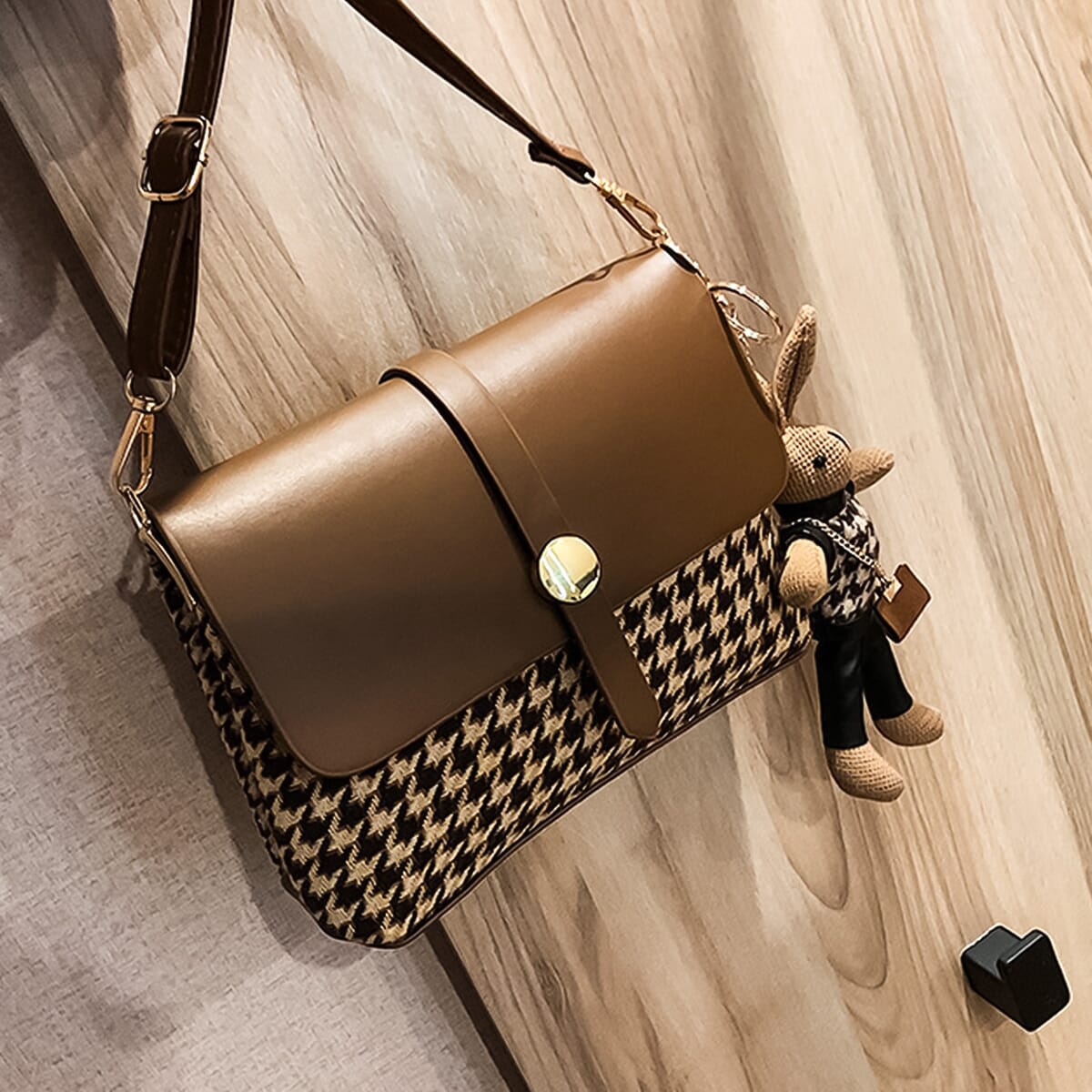Ladies Houndstooth Pattern Crossbody Bag