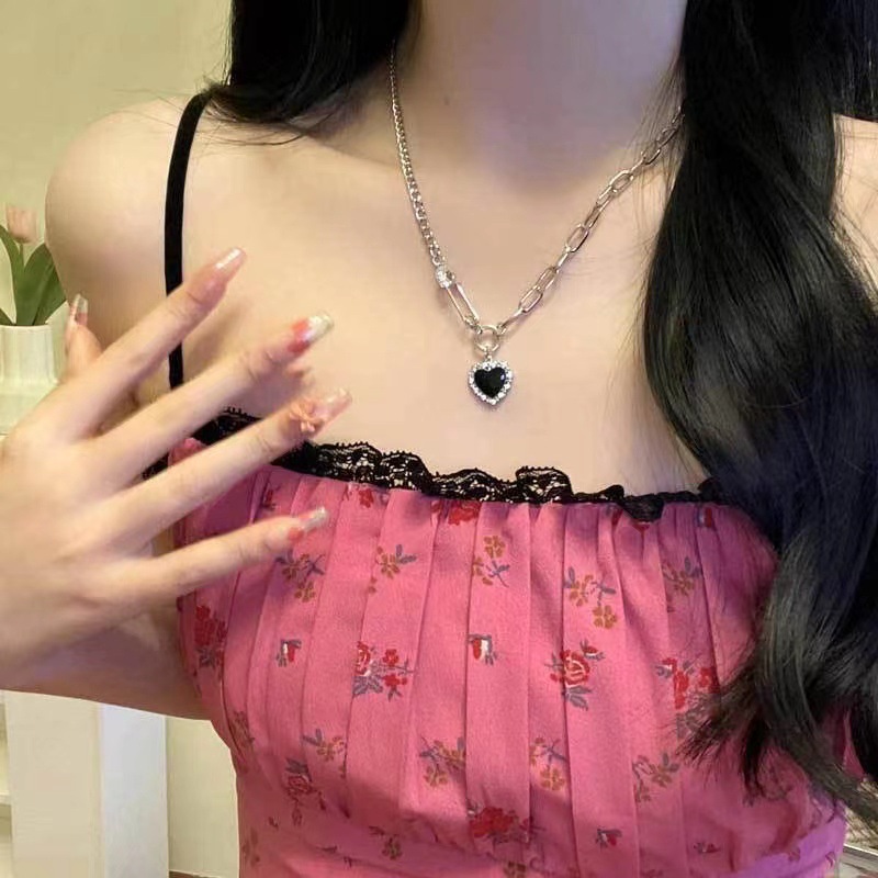【Hottest Trends】Diamond-encrusted Black Love Necklace Women's Full Diamond Pin Ins Light Luxury Niche Retro High-grade Stitching Clavicle Chain