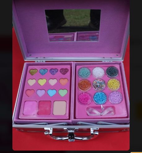 MAKEUP KIT