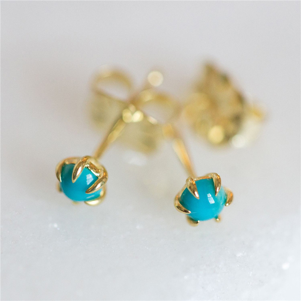 【Hongtai Store】Raw Green Healing Crystal Earrings Fashion Boho Wos Gold Studs Dainty Anniversary Gifts