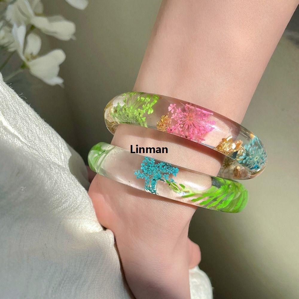 Linman Exaggerated Bohemian Acrylic Bangle Resin Wide Natural Dr ied Flower Bracelet Dried Daisy Clear Big Cuff Bangle Gift