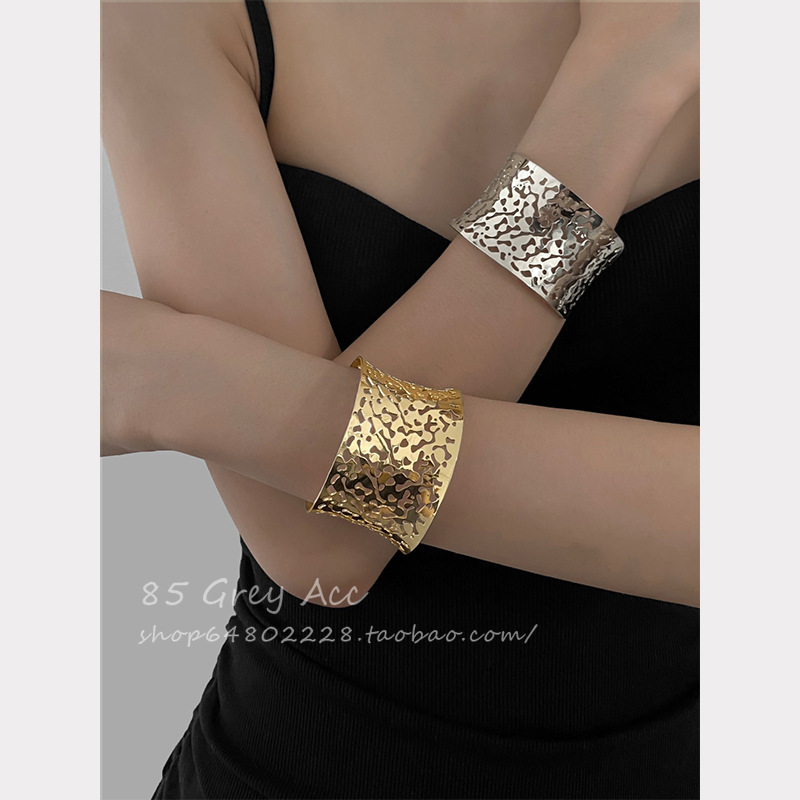 【Mega Sale】2023 New Hollow Leaves Face Bracelet Temperament High-end Arm Ring Bracelet Jewelry