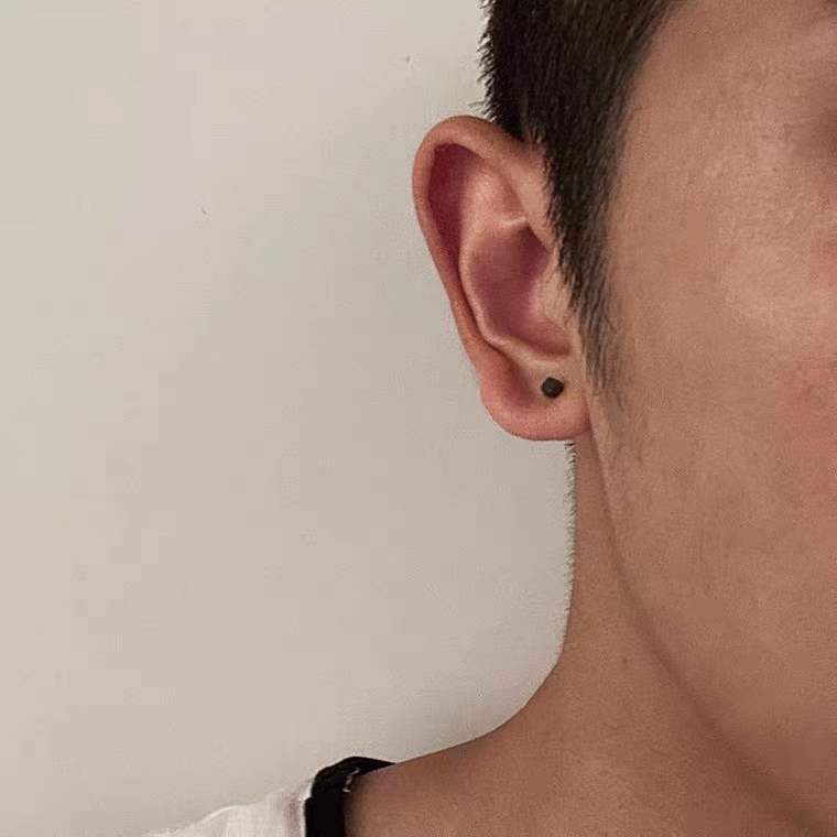 【New arrival】Men's Distinctive Black Three-Dimensional Square Small Ear Stud Men's Simple Couple's Same Ear Stud Women's Original Design Ear Stud